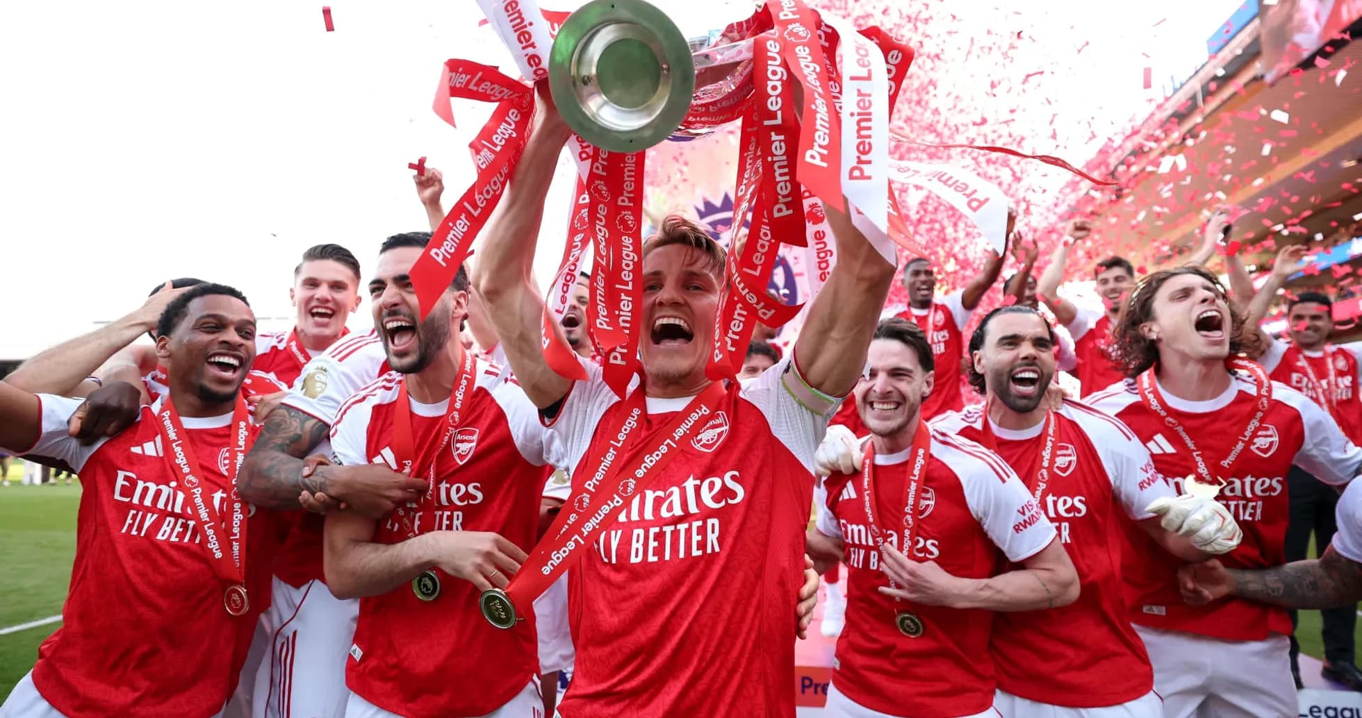 Joueurs d'Arsenal célébrant le titre de Premier League Joueurs d'Arsenal célébrant le titre de Premier League