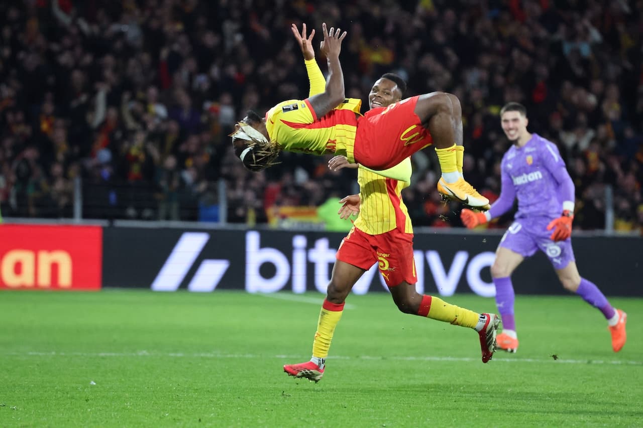 Lens 3-1 Rennes : victoire décisive des Sang et Or Lens 3-1 Rennes : victoire décisive des Sang et Or