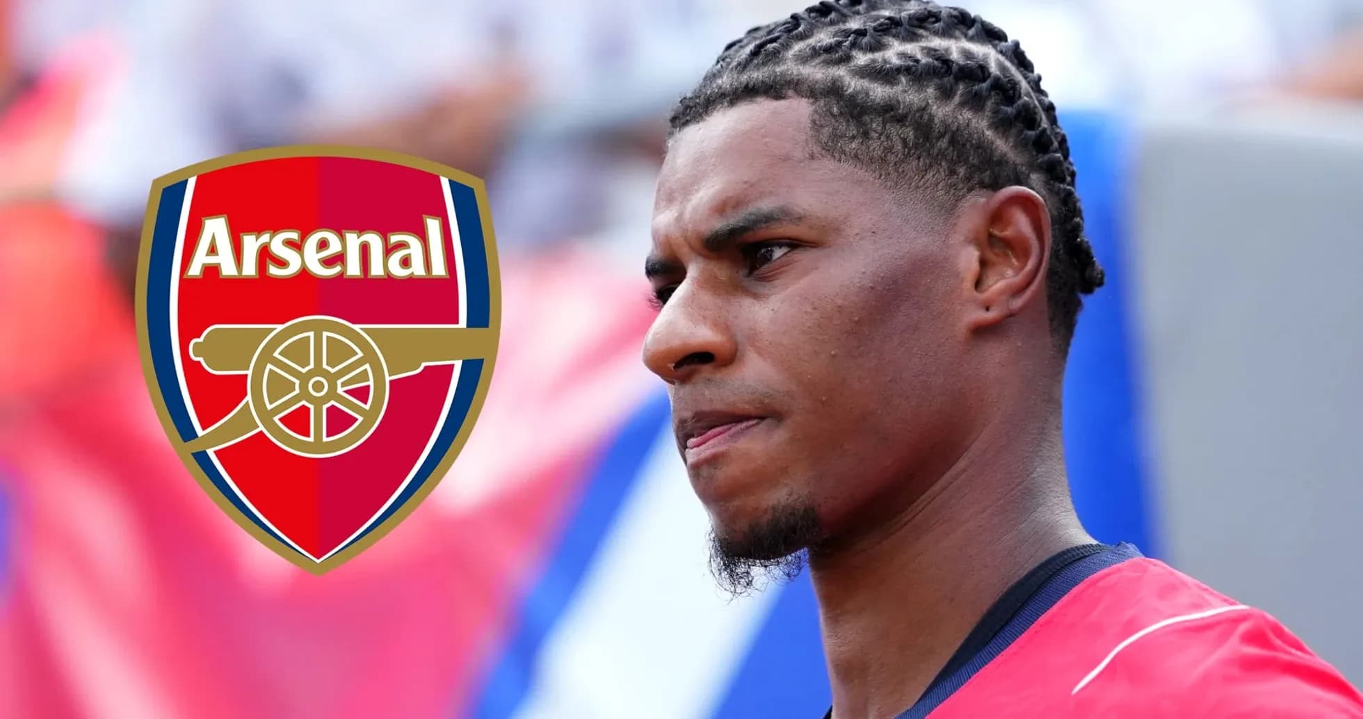 Joueur d'Arsenal sur le terrain avant le match Joueur d'Arsenal sur le terrain avant le match