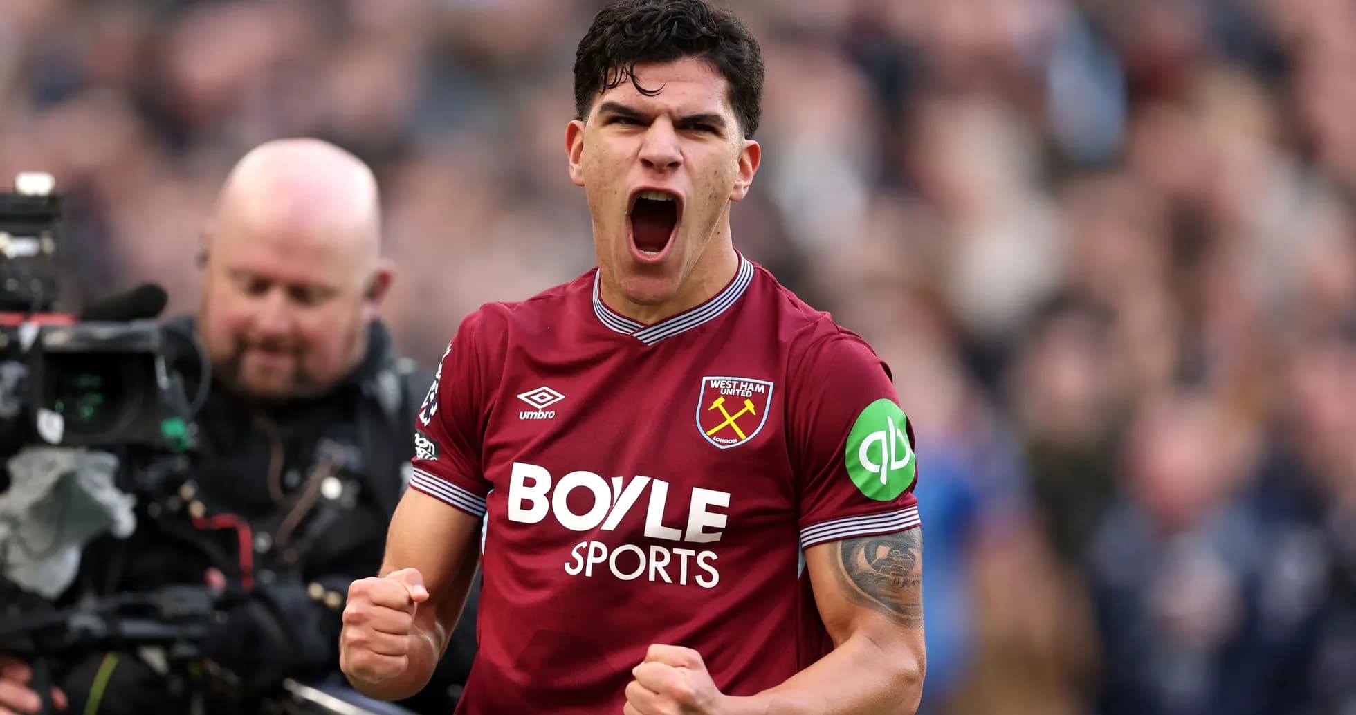 Joueur de West Ham United célébrant une victoire Joueur de West Ham United célébrant une victoire
