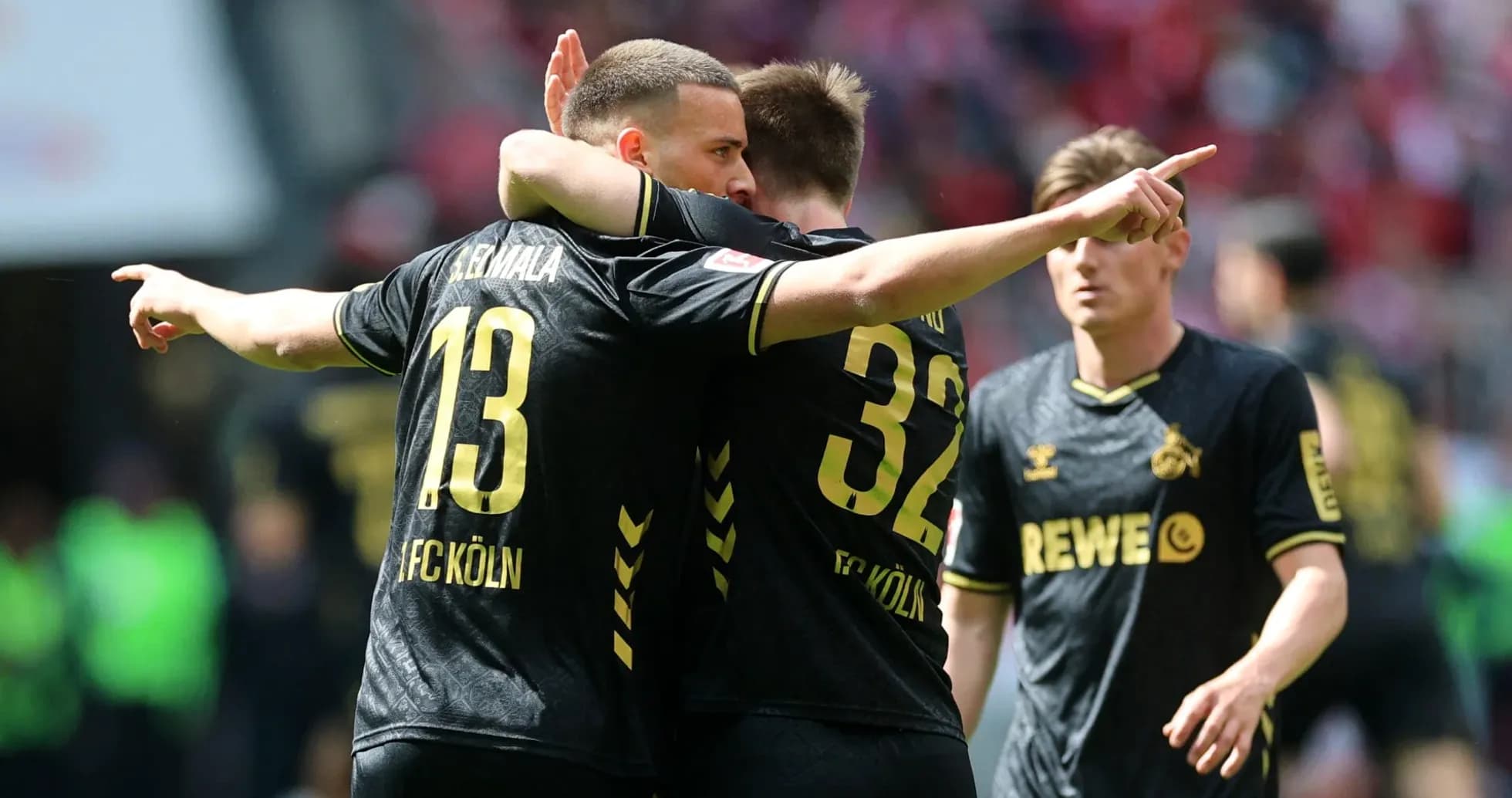 Joueurs de l'FC Köln célébrant un but ensemble Joueurs de l'FC Köln célébrant un but ensemble