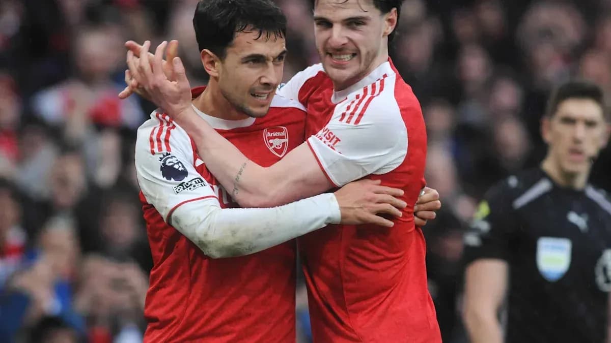 Joueurs d'Arsenal célébrant un but ensemble Joueurs d'Arsenal célébrant un but ensemble