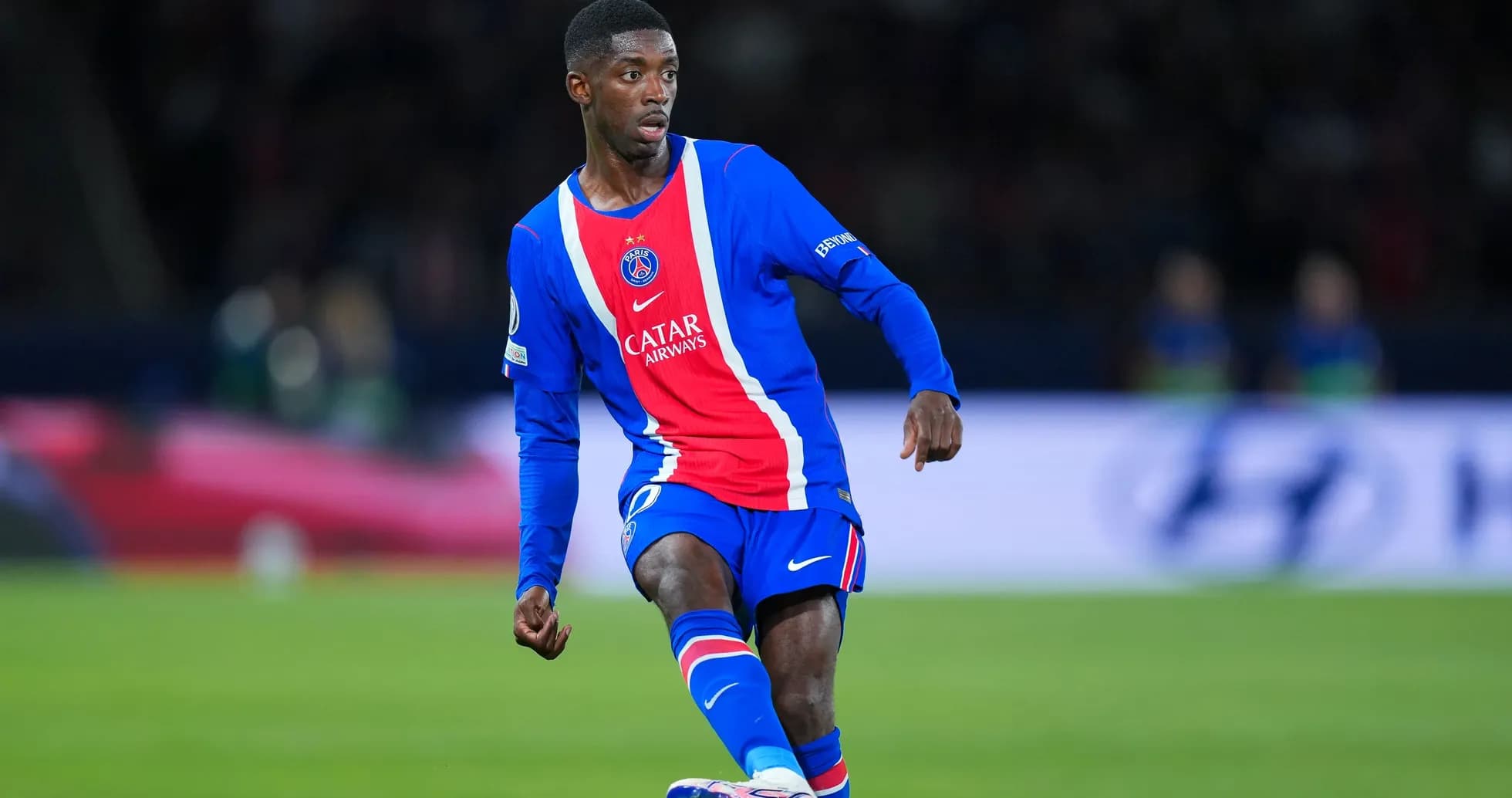 Joueur du PSG en action sur le terrain Joueur du PSG en action sur le terrain