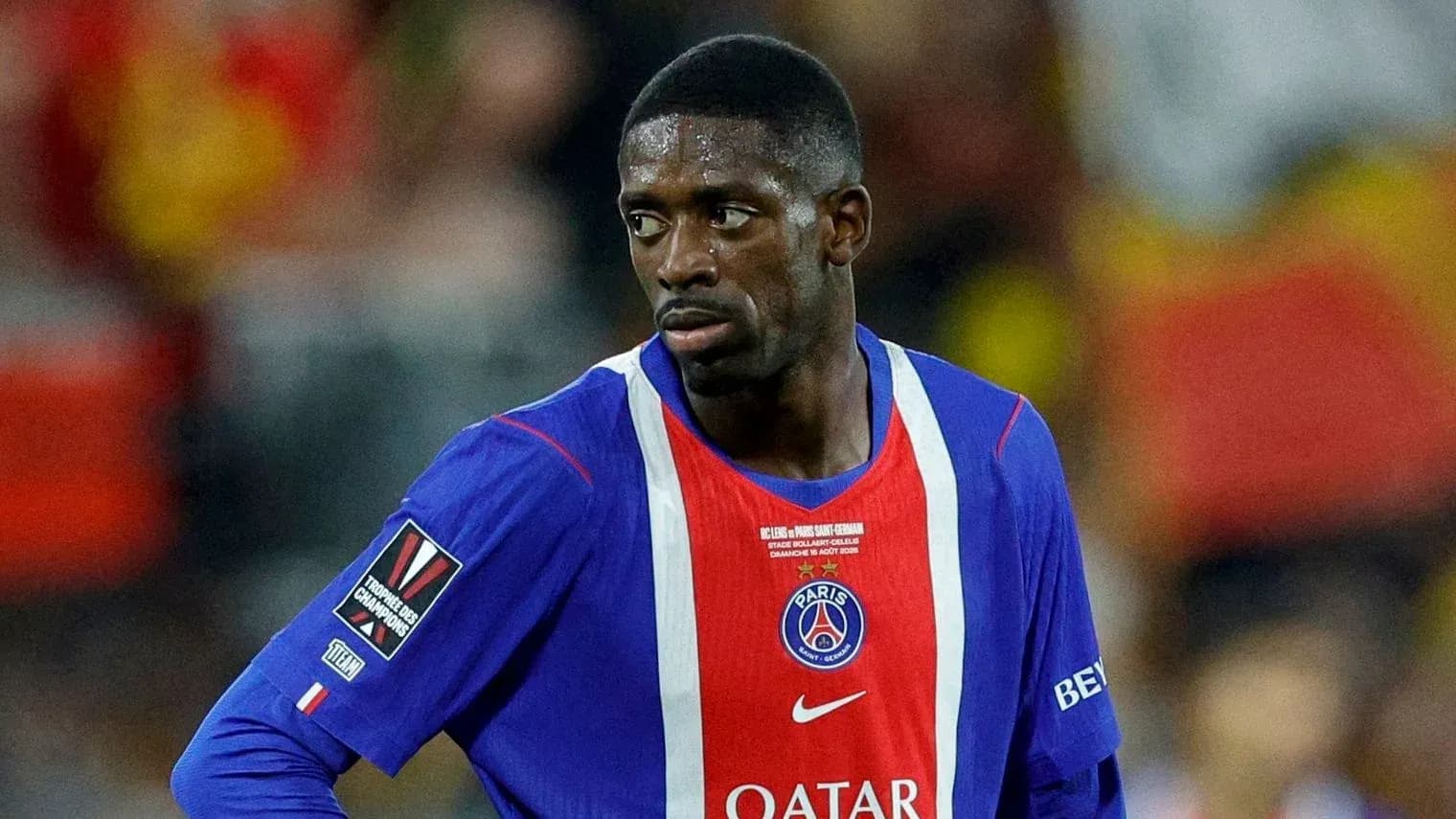 Joueur du PSG en action sur le terrain Joueur du PSG en action sur le terrain