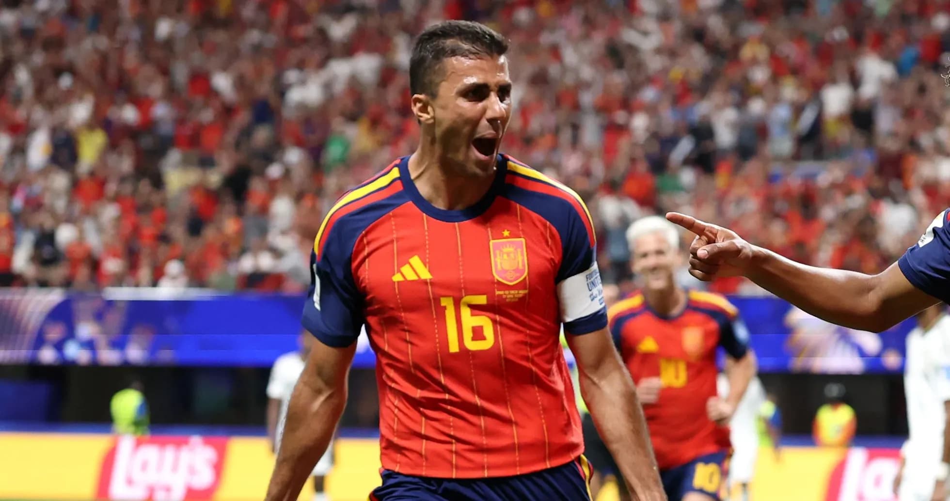 Joueur espagnol célébrant un but lors d'un match Joueur espagnol célébrant un but lors d'un match