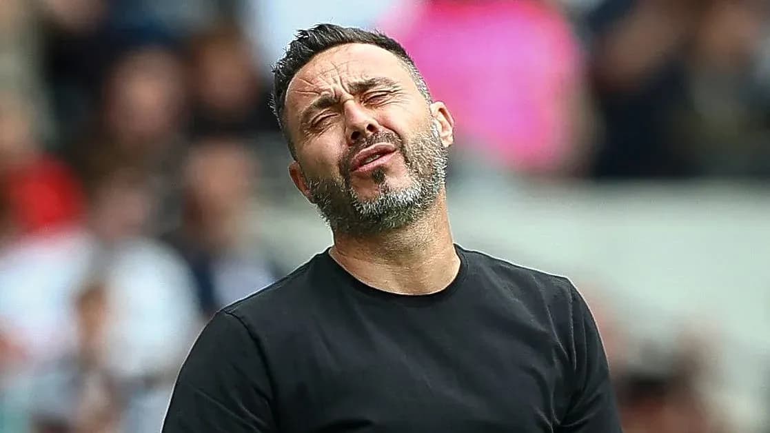 Entraîneur exprimant de la frustration sur le banc Entraîneur exprimant de la frustration sur le banc