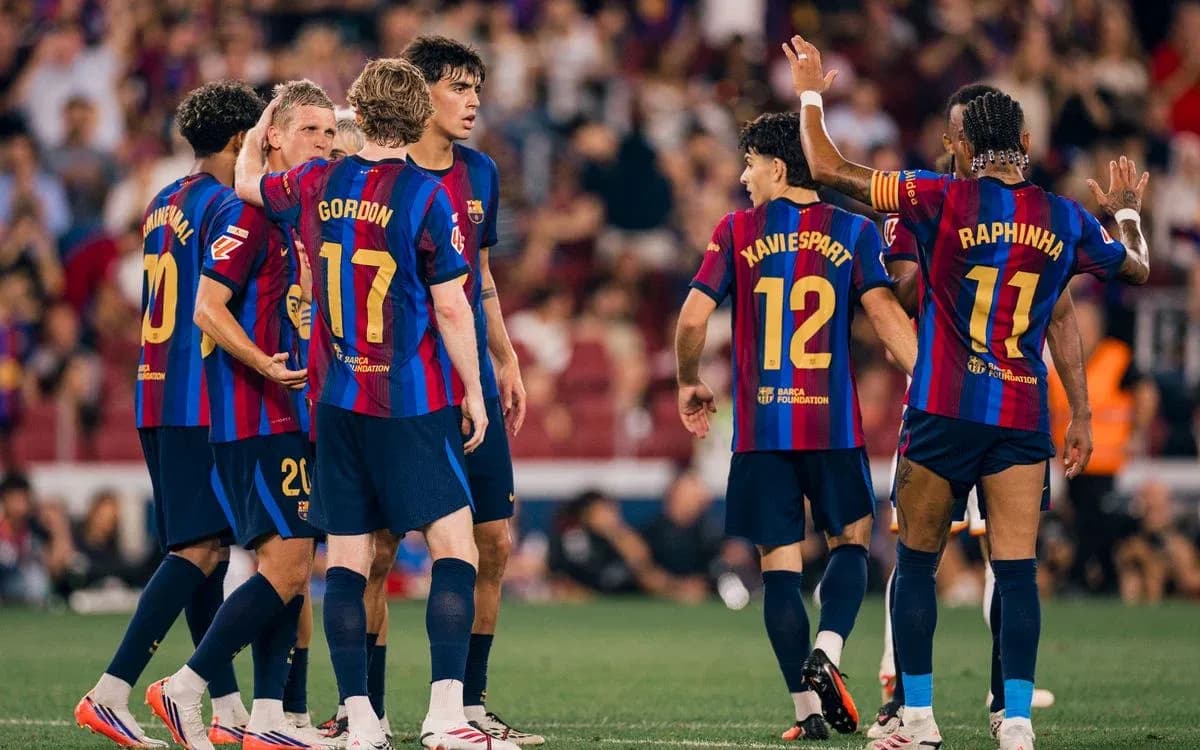 Joueurs de Barcelone célébrant un but Joueurs de Barcelone célébrant un but
