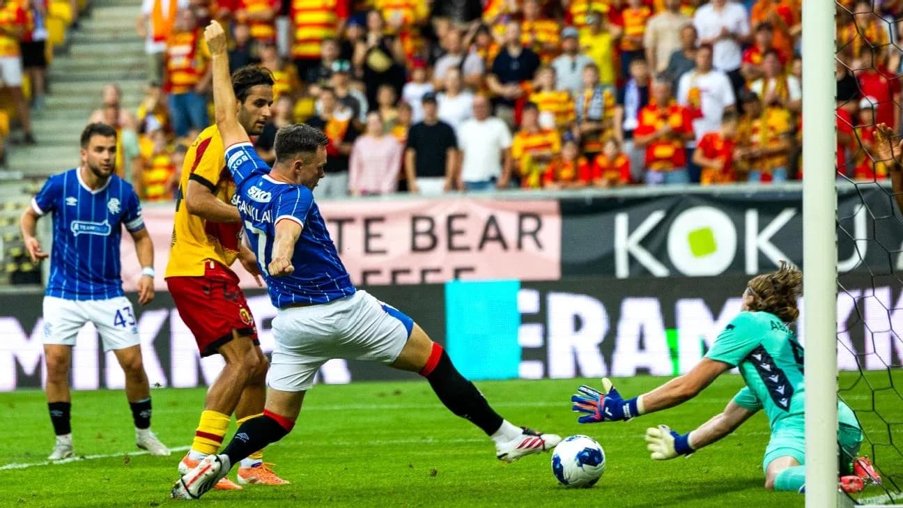 Action de jeu entre Rangers et Jagiellonia Action de jeu entre Rangers et Jagiellonia