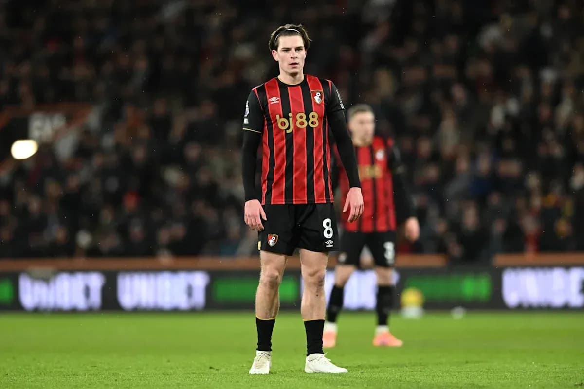 Joueur de Bournemouth sur le terrain pendant un match Joueur de Bournemouth sur le terrain pendant un match