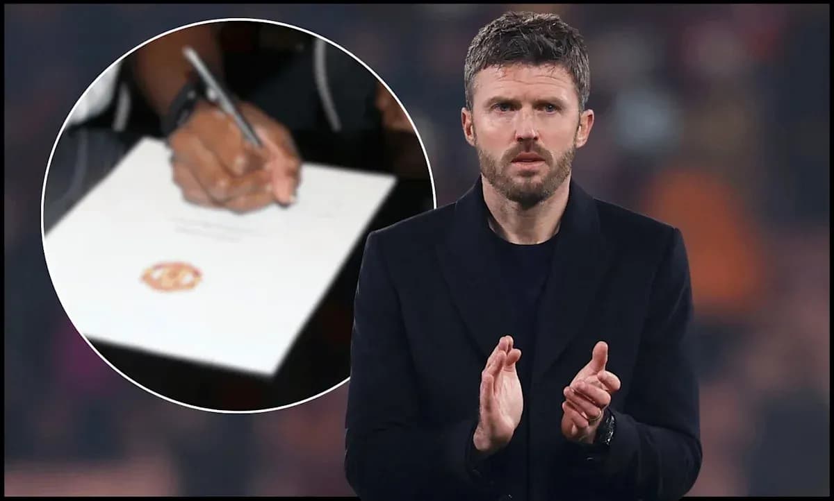 Michael Carrick applauding during a match Michael Carrick applauding during a match