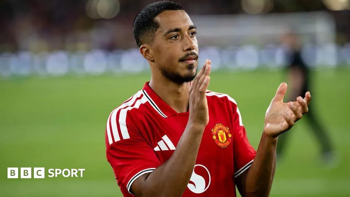 Joueur de Manchester United applaudissant les supporters Joueur de Manchester United applaudissant les supporters