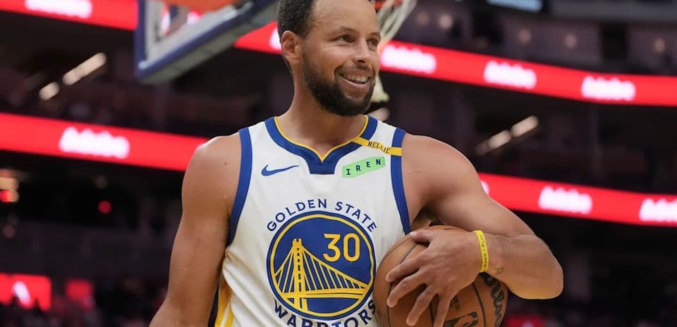 Stephen Curry prêt pour le coup d'envoi malgré une légère blessure à la cheville Stephen Curry prêt pour le coup d'envoi malgré une légère blessure à la cheville