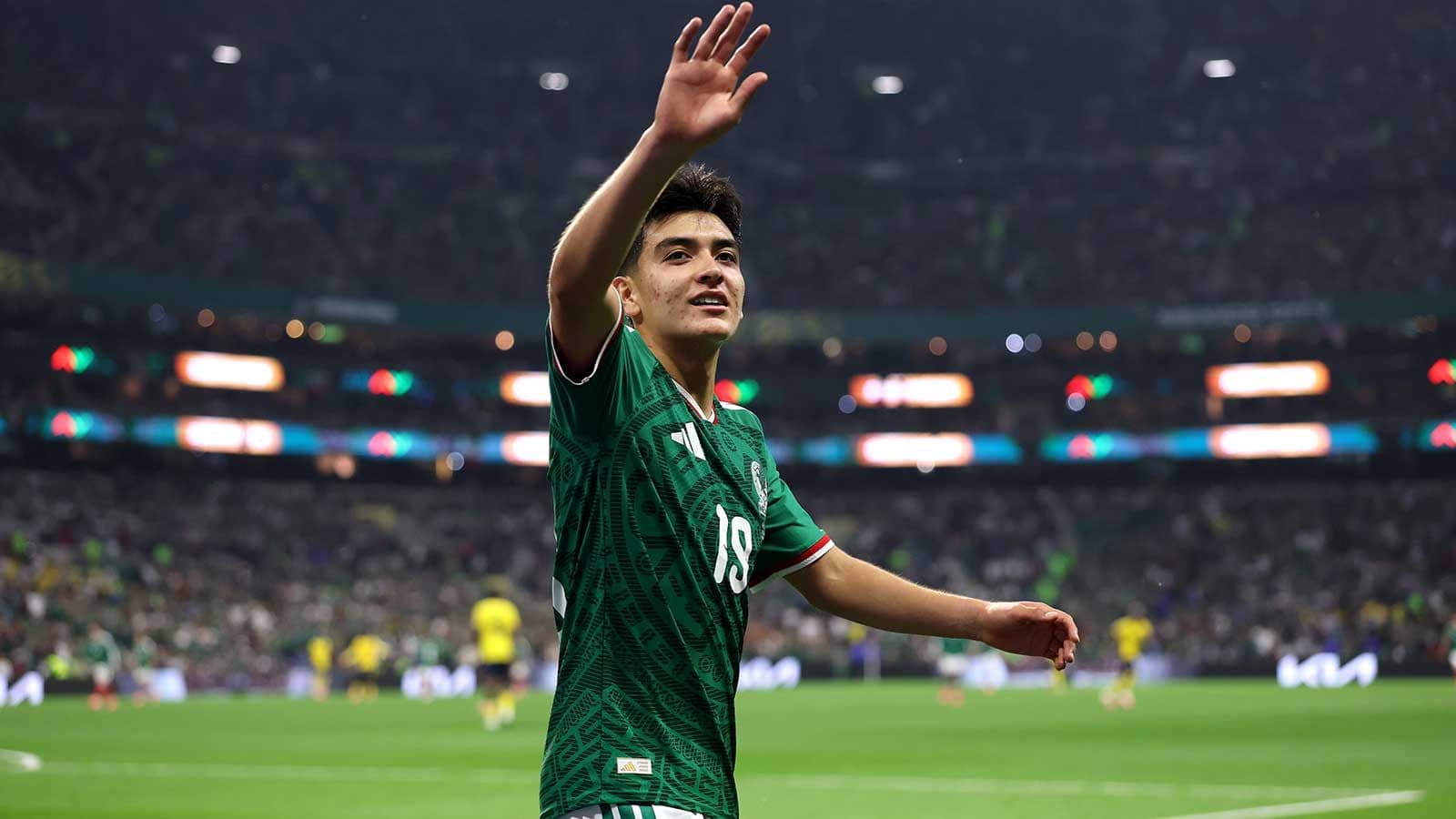 Liverpool s'intéresse de près à Gilberto Mora, le prodige mexicain de 17 ans Liverpool s'intéresse de près à Gilberto Mora, le prodige mexicain de 17 ans