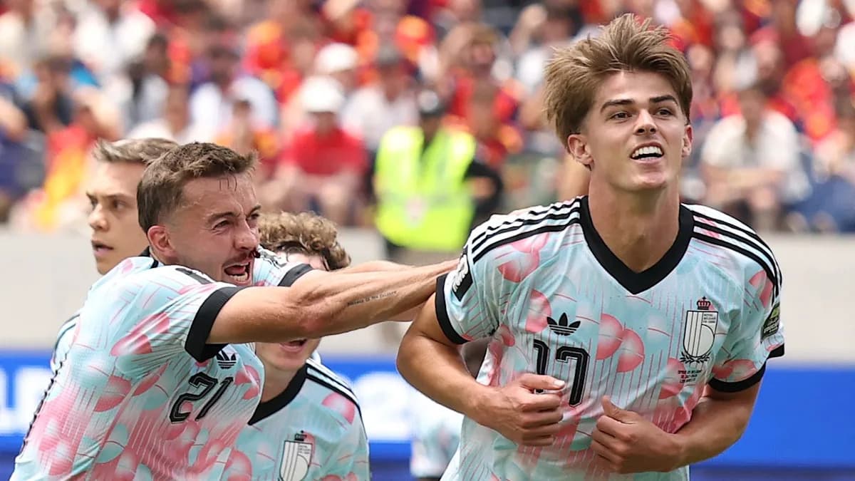 Atalanta fixe à 50 millions d'euros le prix de Charles De Ketelaere, Bayern et PSG en lice Atalanta fixe à 50 millions d'euros le prix de Charles De Ketelaere, Bayern et PSG en lice
