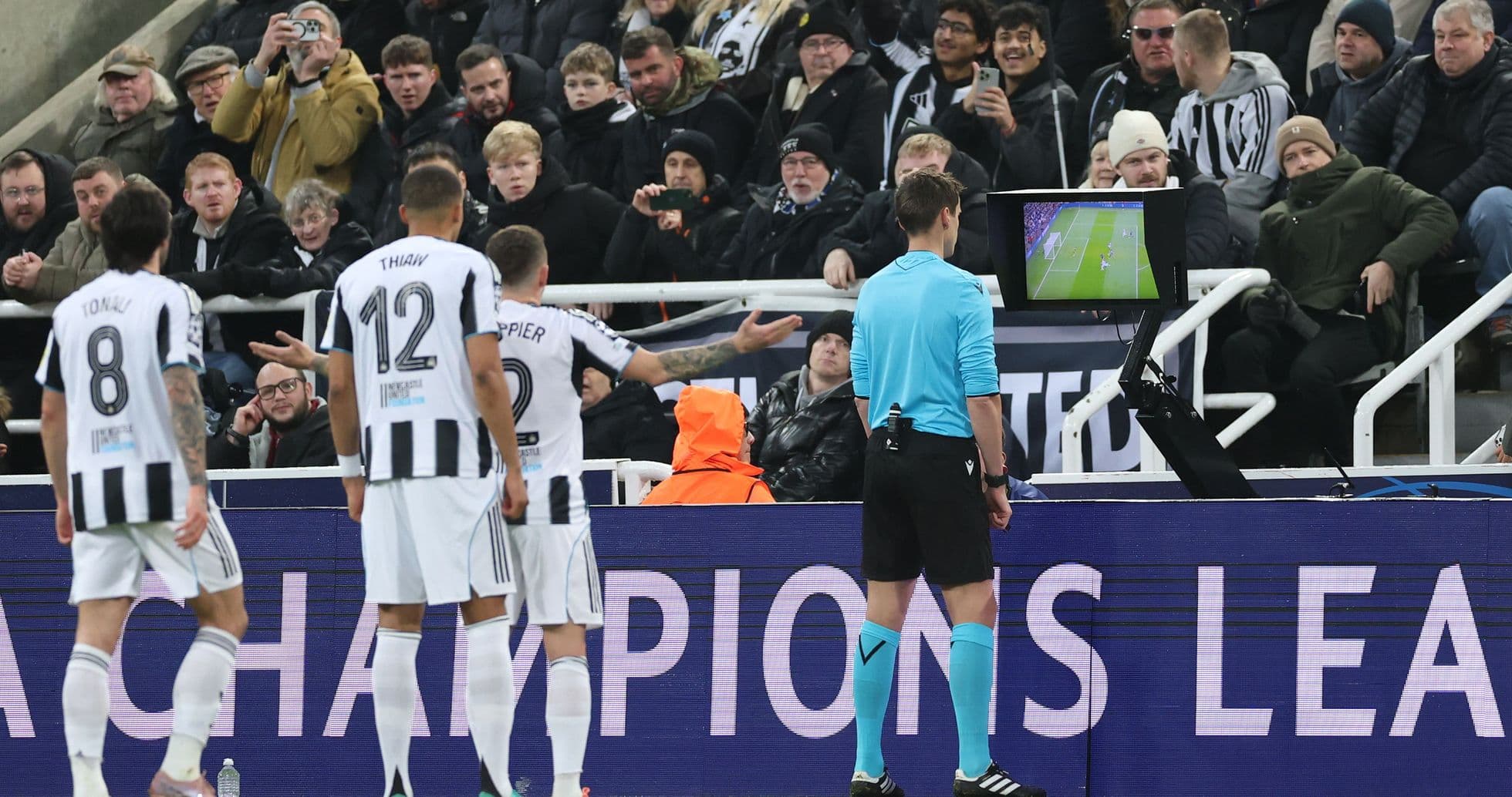 UEFA dévoile Clearline, une plateforme pour clarifier les décisions VAR aux supporters UEFA dévoile Clearline, une plateforme pour clarifier les décisions VAR aux supporters