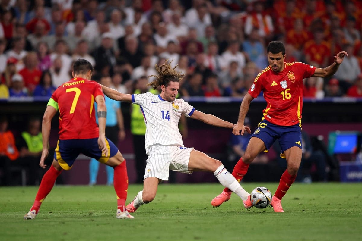 France et Espagne : un choc tactique qui pourrait définir l'avenir du football mondial France et Espagne : un choc tactique qui pourrait définir l'avenir du football mondial