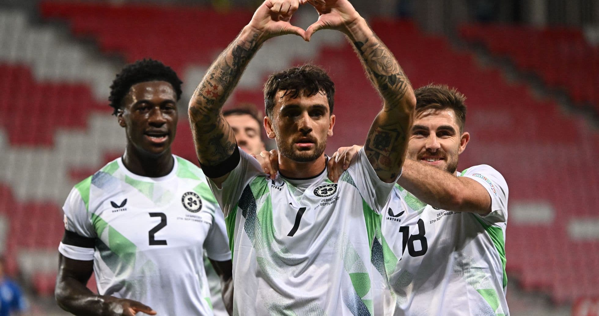 Irlande : Victoire 3-0 en Ligue des Nations malgré les tensions politiques et les protestations Irlande : Victoire 3-0 en Ligue des Nations malgré les tensions politiques et les protestations