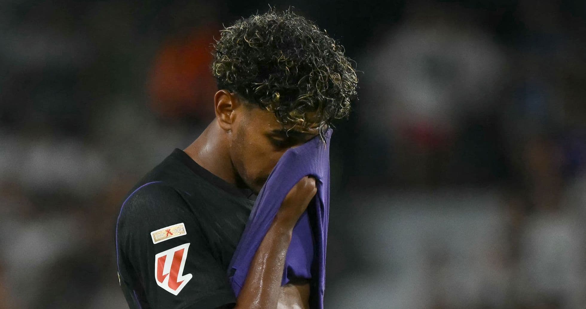 Lamine Yamal blessé par les décisions du FC Barcelone : Hansi Flick défend le jeune prodige après sa sortie controversée Lamine Yamal blessé par les décisions du FC Barcelone : Hansi Flick défend le jeune prodige après sa sortie controversée