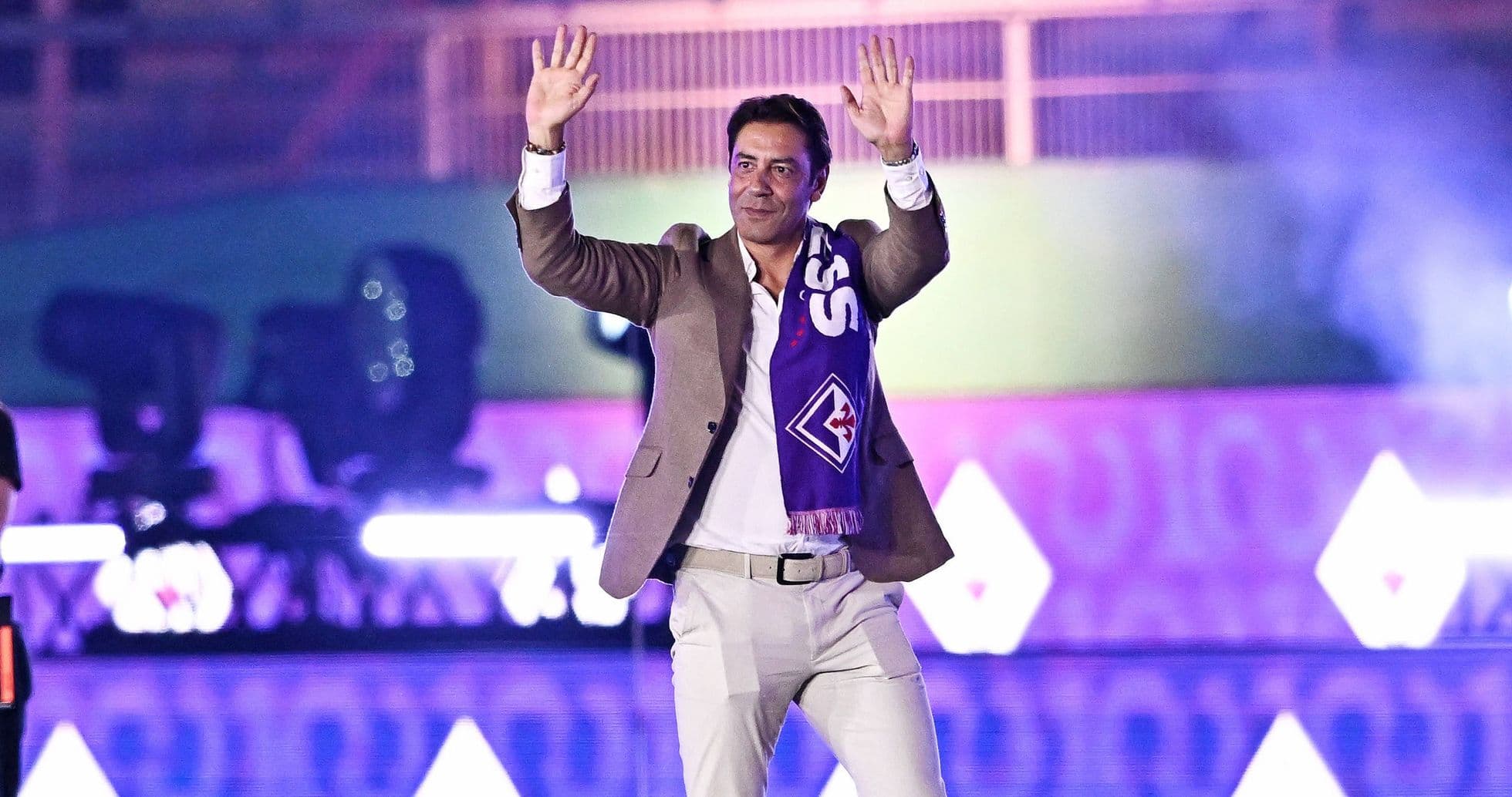 Manuel Rui Costa revient à Florence après 25 ans pour le match des légendes du centenaire de la Fiorentina Manuel Rui Costa revient à Florence après 25 ans pour le match des légendes du centenaire de la Fiorentina