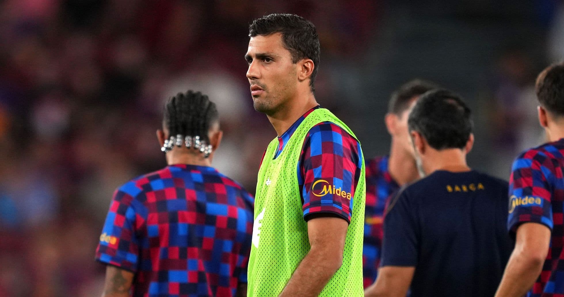 Hansi Flick explique pourquoi Rodri reste sur le banc du Barça malgré le dilemme Pedri Hansi Flick explique pourquoi Rodri reste sur le banc du Barça malgré le dilemme Pedri