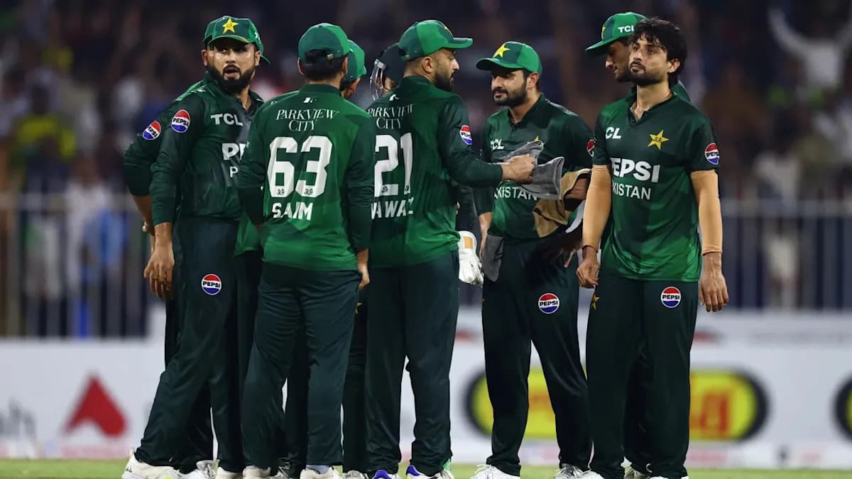 Faheem Ashraf réalise une prise spectaculaire en relais à Rawalpindi et sauve Saad Baig lors de ses débuts Faheem Ashraf réalise une prise spectaculaire en relais à Rawalpindi et sauve Saad Baig lors de ses débuts