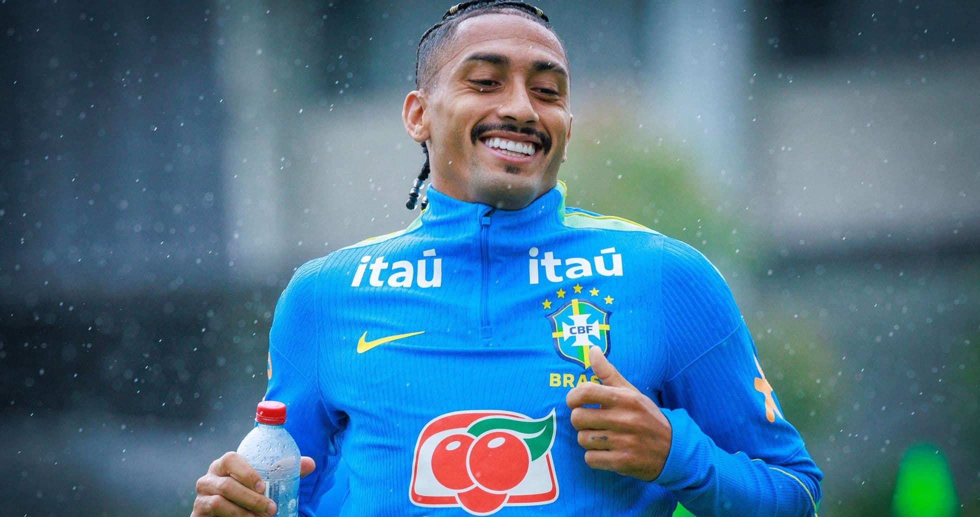Raphinha reçoit le mythique numéro 10 du Brésil pour les matchs amicaux contre l'Australie et l'Inde Raphinha reçoit le mythique numéro 10 du Brésil pour les matchs amicaux contre l'Australie et l'Inde