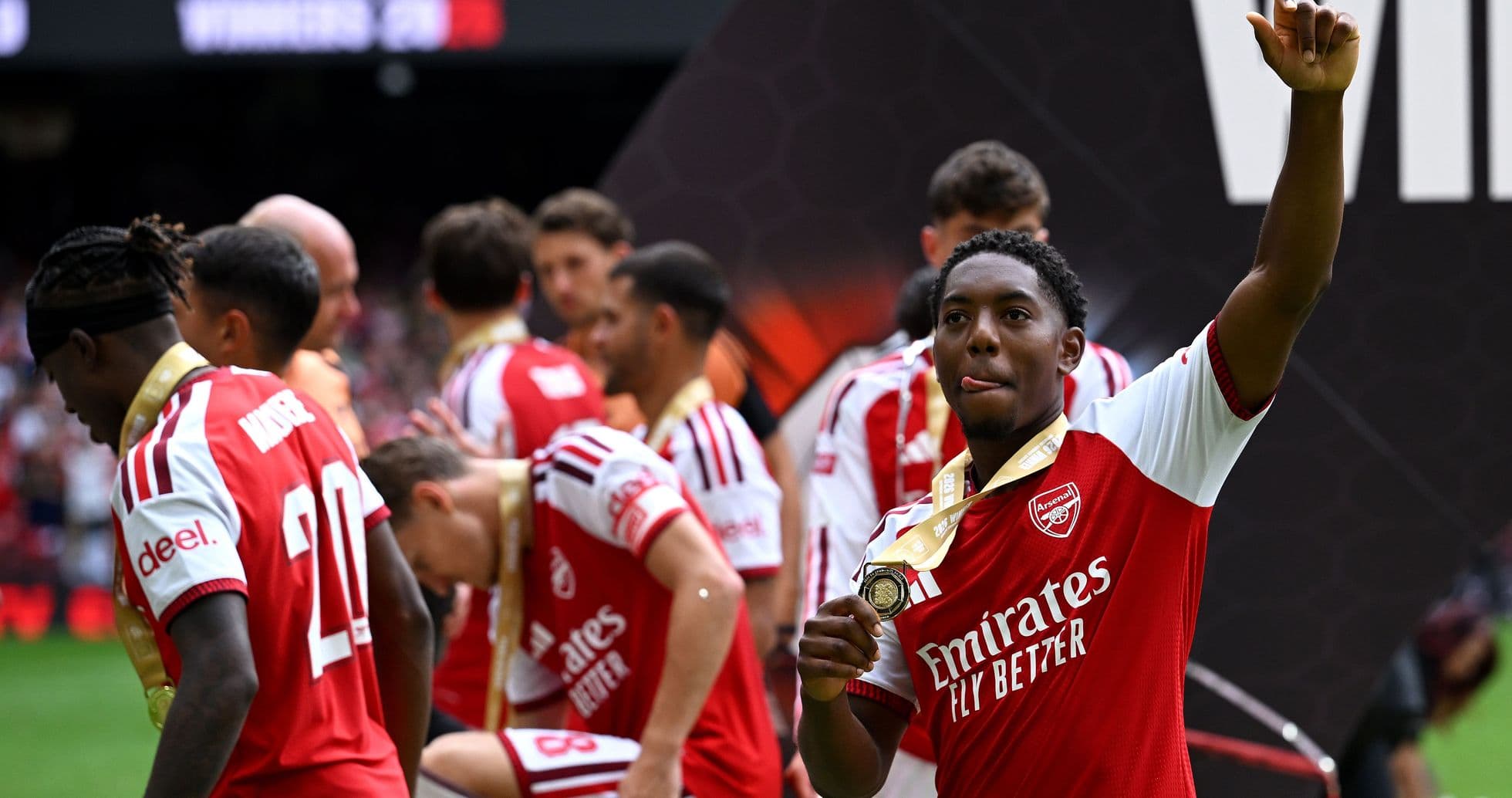 Alan Pardew estime qu'Arsenal domine largement la Premier League après leur victoire en Community Shield Alan Pardew estime qu'Arsenal domine largement la Premier League après leur victoire en Community Shield