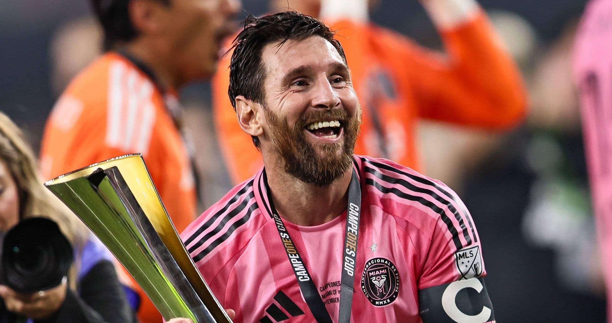 Carolina Holguin transmet un message spécial à Lionel Messi après la reprise d'Eldense Carolina Holguin transmet un message spécial à Lionel Messi après la reprise d'Eldense
