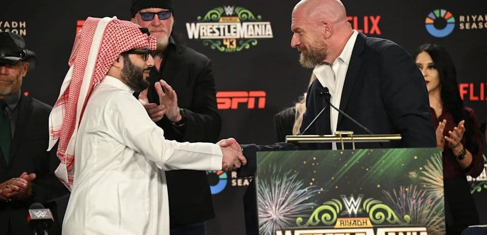 Les dirigeants de la WWE perçoivent le commentaire de Turki Alalshikh sur Canelo Alvarez comme une critique envers TKO Les dirigeants de la WWE perçoivent le commentaire de Turki Alalshikh sur Canelo Alvarez comme une critique envers TKO