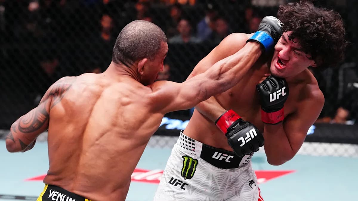 Raul Rosas Jr. revient sur la fin effrayante de son combat contre Raoni Barcelos à l'UFC Vegas 121 : « Je ne savais pas s'il était mort » Raul Rosas Jr. revient sur la fin effrayante de son combat contre Raoni Barcelos à l'UFC Vegas 121 : « Je ne savais pas s'il était mort »