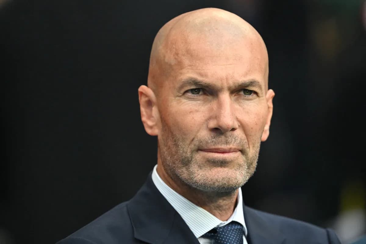 Zinédine Zidane présenté comme nouveau sélectionneur de l'équipe de France mardi Zinédine Zidane présenté comme nouveau sélectionneur de l'équipe de France mardi